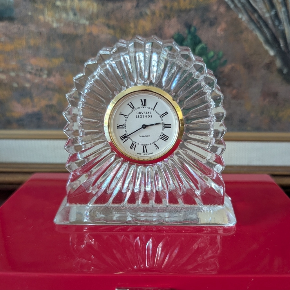 Crystal Legends Desk Clock Decoration‎